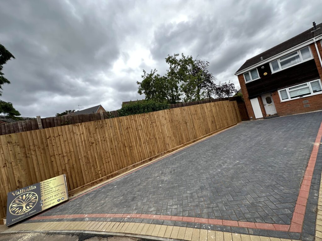 Fencing: Stylish Garden Boundary